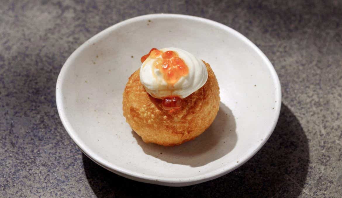 Сырный пончик/ крем из белых грибов/ икра