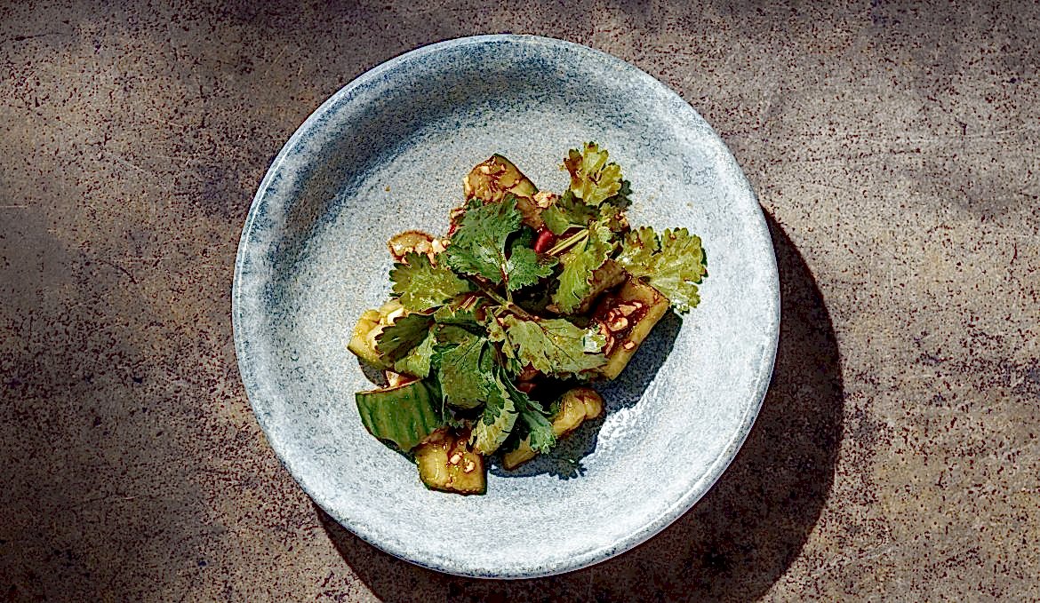 Битые огурцы/ китайский соус/ жареный арахис