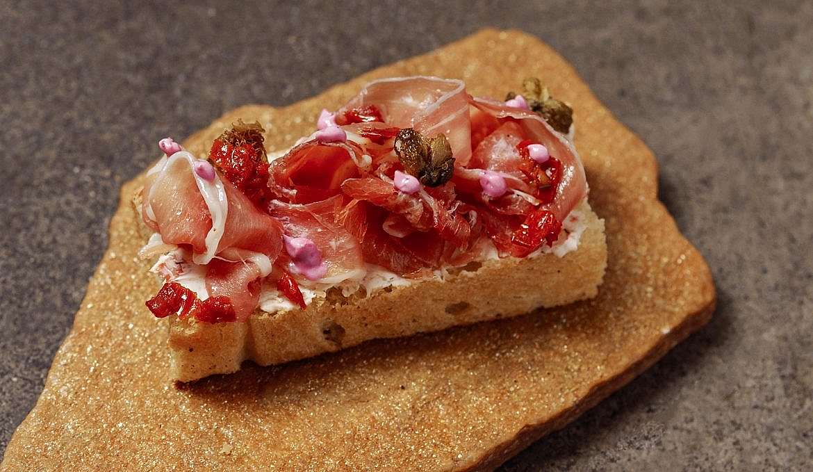 Брускетта/ хамон/ каперсы