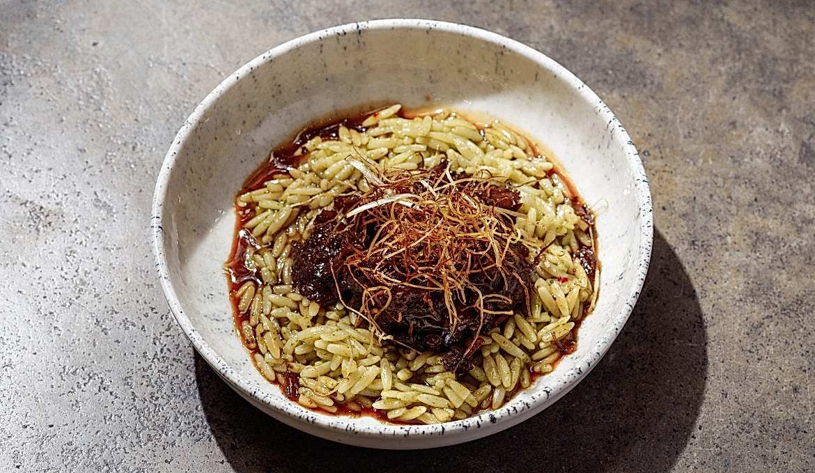 Говяжьи щёки/ орзо/ соус демиглас