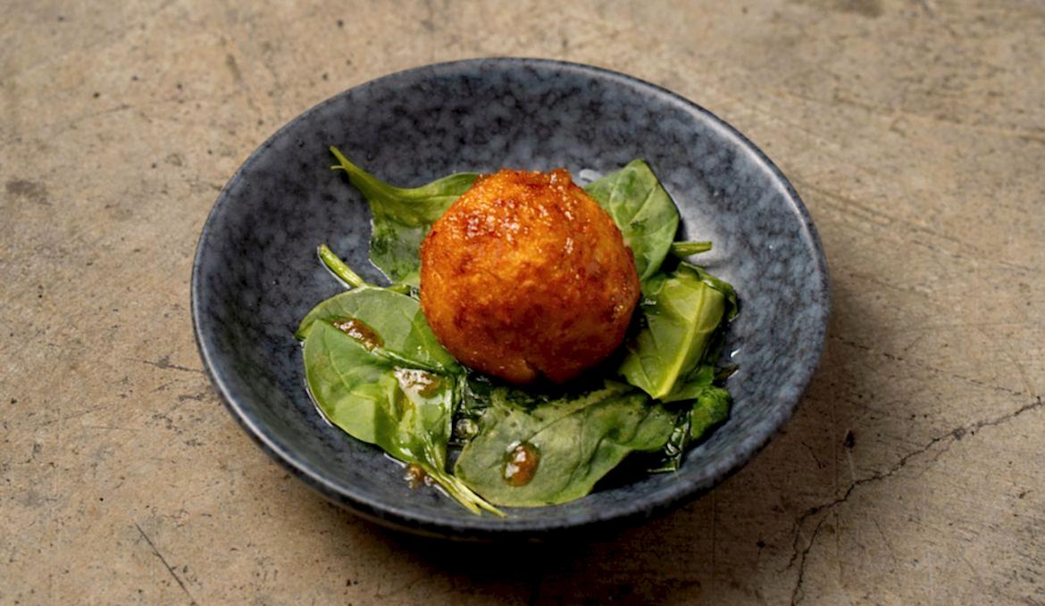 Крокет из батата/ сыр/ соус на меду