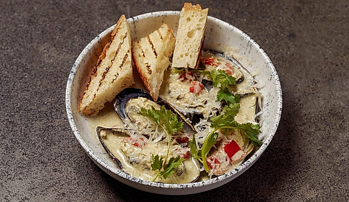 Мидии/ сливочный соус/ томаты