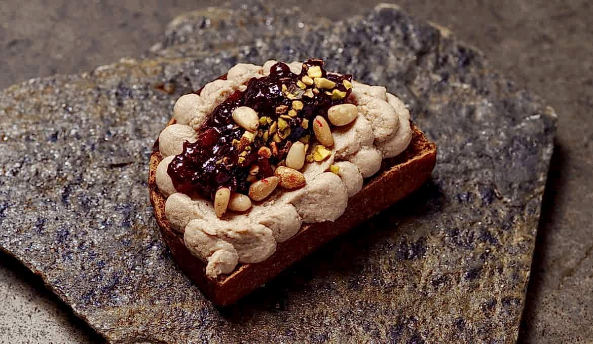 Паштет из подкопчёной утки/ варенье из брусники